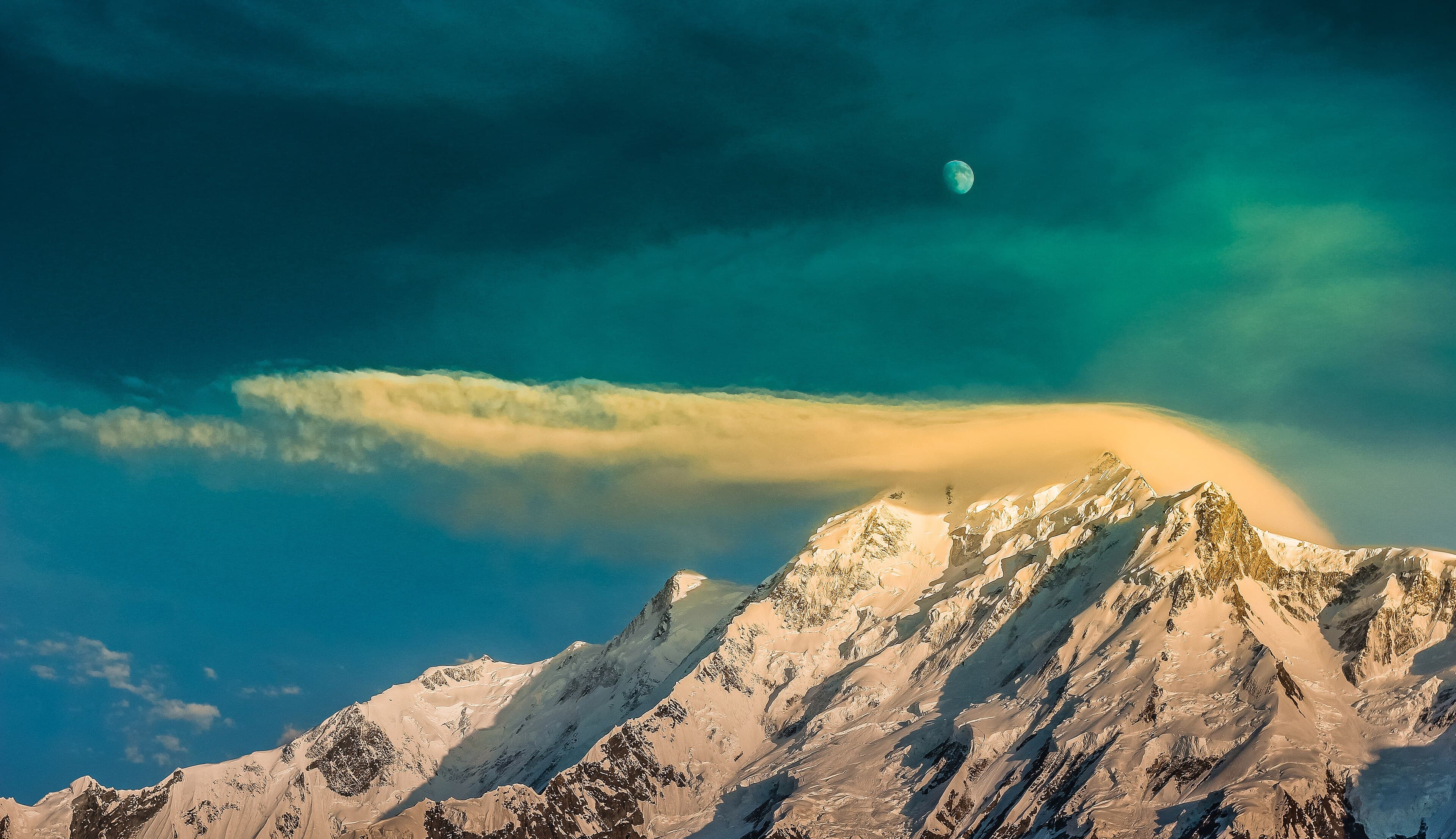 High Karakoram peaks and glacier ice on the trekking route